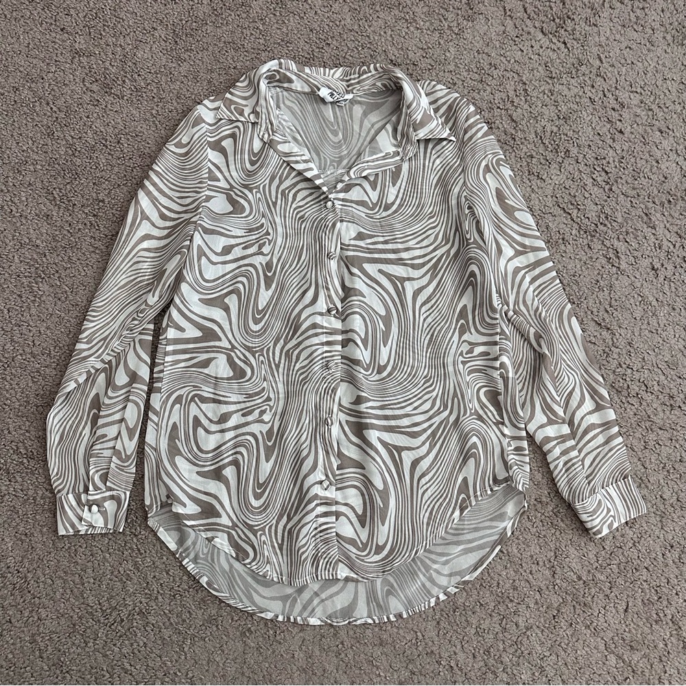 Polly Princess Gray Taupe Swirl Pattern Womens 2 Button Up Shirt